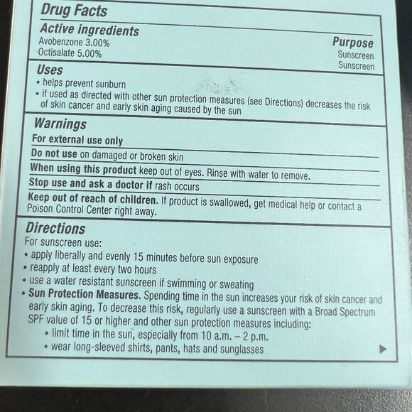 Estee Lauder DayWear Anti-Oxidant 24H-Moisture Creme SPF 15 Full Size 1.7oz - Picture 3 of 5